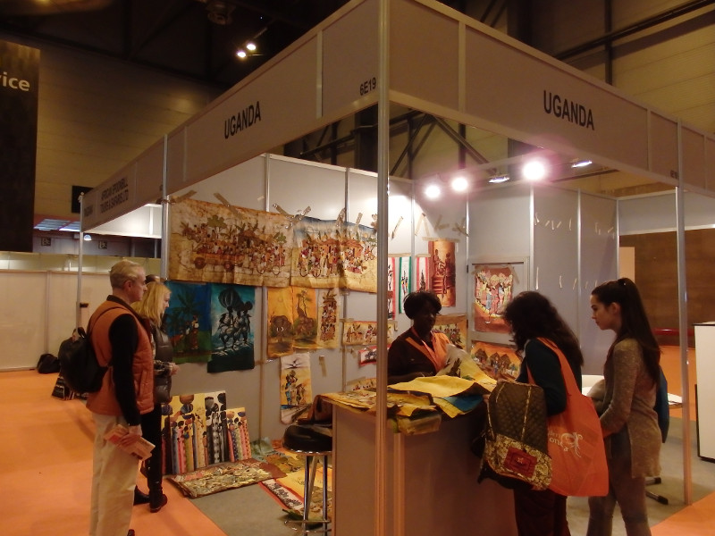 Telas stand de Uganda, Compras en FITUR 1, FITUR - Feria Internacional del Turismo - Madrid