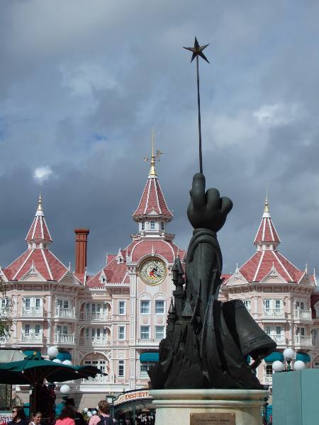 Palos de Selfie prohibidos en Disneyland París - Disneyland París: consejos, que hacer, horarios, tiempo - Foro Francia