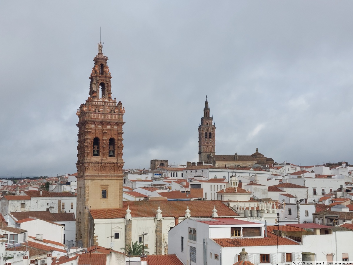 Forum of Jerez De Los Caballeros: Las torres de Jerez de los Caballeros, sur de Badajoz