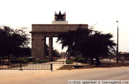 Arco de la Independencia - Accra
El arco es ademas un símbolo que recuerda la lucha contra la esclavitud.
