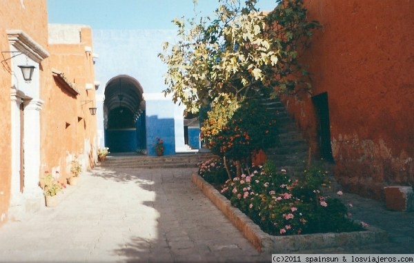 Patio del Convento de Santa Catalina - Arequipa
Uno de los bonitos patios del Convento de Santa Catalina - Arequipa
