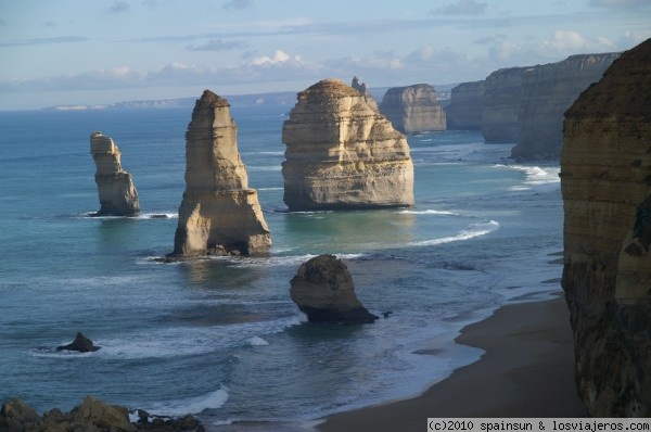 Los Doce Apóstoles - Sur de Australia
Es quizas el mayor atractivo de la Great Ocean Road, una de las rutas míticas de Australia que parte de Melbourne.
