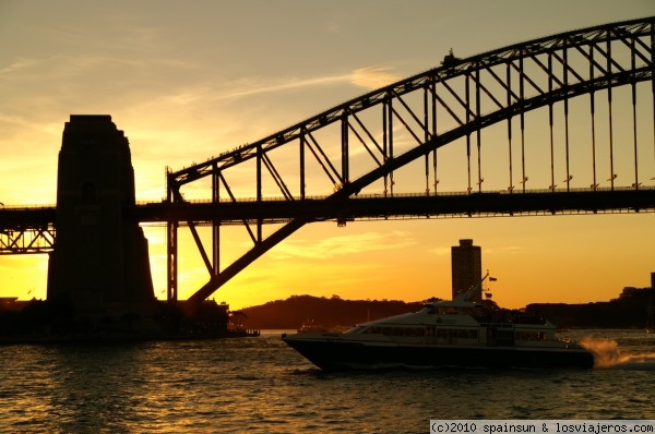 Atardece sobre Sydney
Vista al atardecer del puente de Sydney desde la Opera.
