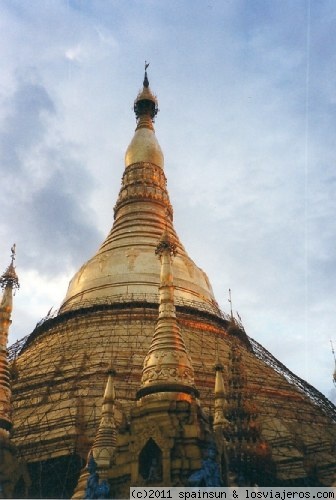 Shwedagon, stupa de la pagoda de oro
Stupa cubierta de autentico pan de oro de la pagoda de Shwedagon - Yagoon - Rangún
