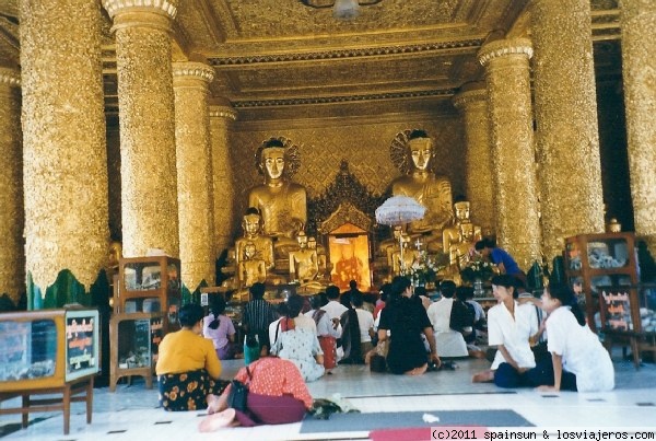 Shwedagon, la pagoda de oro - Yangon - rangún
La pagoda de oro de Shwedagon es el mas majestuoso lugar de Birmania. La estupa esta cubierta de laminas de oro autentico. Situada en un monte en plena capital birmana: Rangún yo Yangon, respira una enorme religiosidad y tranquilidad.
