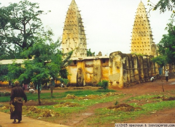 Gran Mezquita - Bobo Dioulasso
La Gran Mezquita de Bobo Dioulasso es el edificio hitorico mas famoso de Burkina Faso
