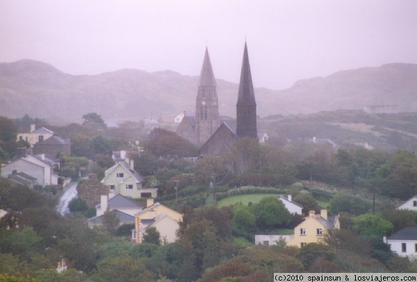 Clifden - Connemara
El bonito pueblo de Clifden bajo la lluvia. Región de Connemara.
