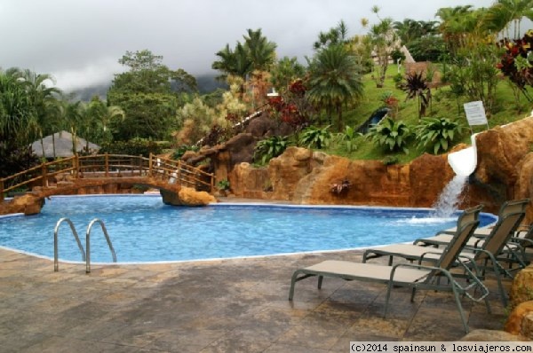 Hotel Los Lagos - Volcán Arenal
Al pie de las faldas del volcán Arenal y con vistas a el, está este hotel con piscinas de aguas termales. Esta fue nuestra base en los días que estuvimos en la zona de La Fortuna.
