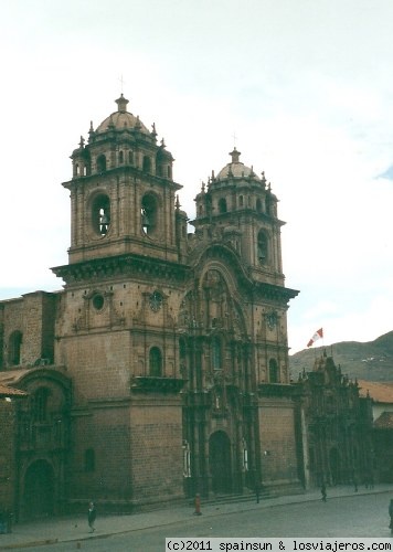 Iglesia de la Compañía de Jesús de Cuzco Cuzco
Iglesia de la Compañía de Jesús  en Cuzco, situada en la plaza de Armas.
