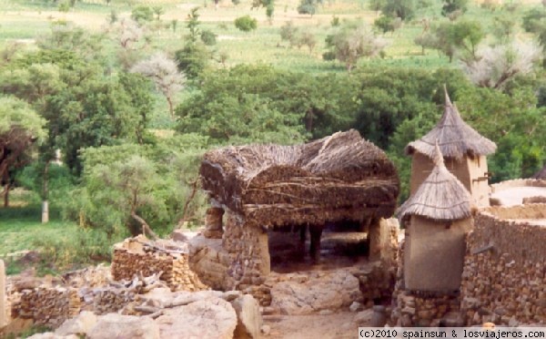 Toguna - Pais Dogon
Toguna, la casa de los hombres, lugar sagrado donde se toman las decisiones del poblado dogón.
