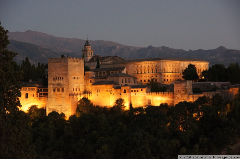 Foro de Albaycin: Alhambra de Granada de noche (desde el Mirador de San Nicolás)