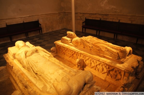 Tumbas de la capilla de San Blas - Catedral de Toledo
Esculturas en alabastro de las tumbas de dos obispos en la capilla de San Blas.
