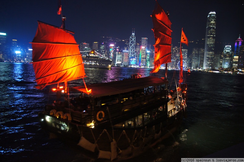 Hong Kong en Navidad, aún más luminosa si cabe
