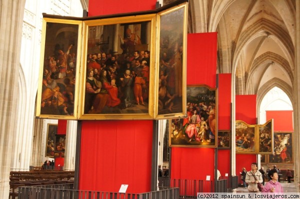Colección de cuadros de la Catedral de Amberes
Colección de cuadros de la Catedral, muchos de ellos firmados por Rubens.
