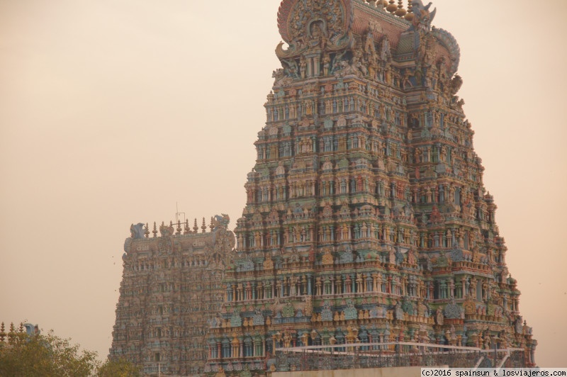 Forum of Madurai: Gopuram del Templo Meenakshi Amman - Atardecer en Madurai