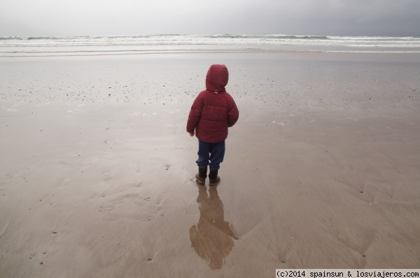 Rossbeigh beach - Anillo de Kerry
Mi hijo mirando al mar en la playa de Rossbeigh.
