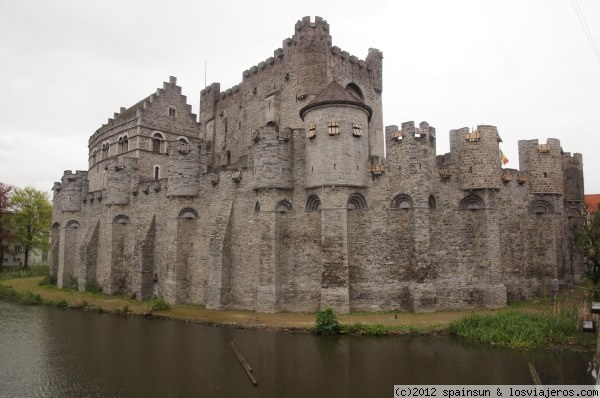 Castillo de los condes de Gante
El impresionante castillo medieval, que servia para proteger a los condes de sus súbditos.
