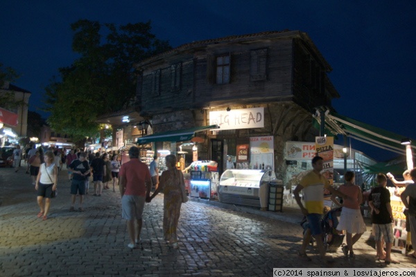 Ambiente nocturno en Sozopol
Ambiente nocturno en la ciudad costera de Sozopol
