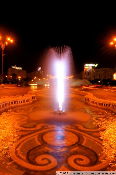 Fuentes de Bucarest iluminadas - Rumania