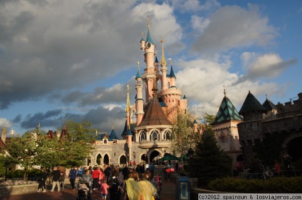 Castillo de la bella durmiente - Disneyland
Una de las imágenes mas conocidas de Disneyland, con luz de tormenta.
