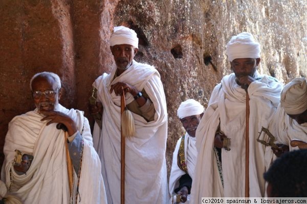 Peregrinos en Lalibela
Peregrinos después de una ceremonia religiosa en Lalibela.
