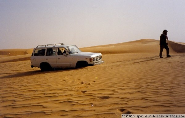 Atascados en las dunas
Atascados en las dunas del Sahara
