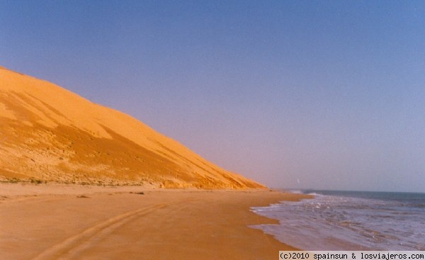 Las dunas del Sahara y el mar
Cuando las dunas del Sahara encuentran el mar. Foto tomada cerca del Banc de Arguin.
