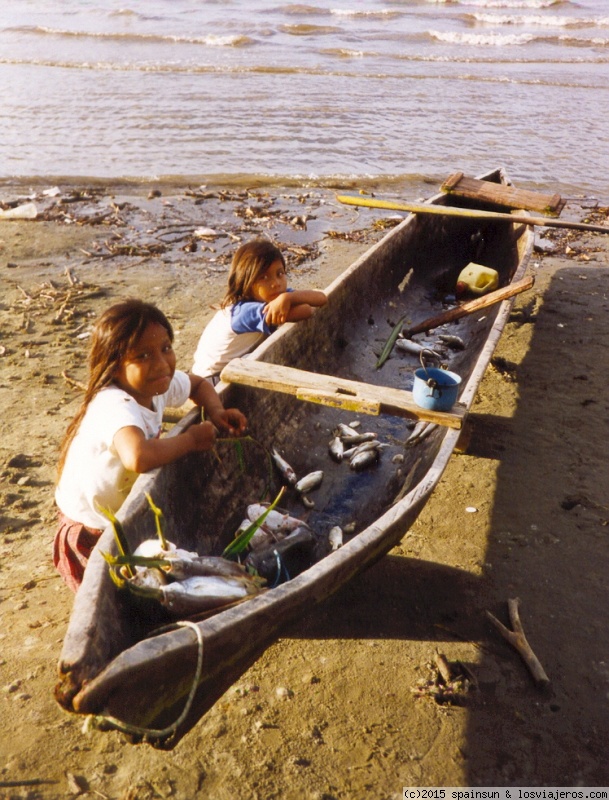 Livingston entrada garifuna al río Dulce, Town-Guatemala (3)