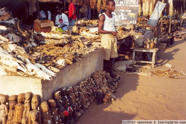 Mercado de los Fetiches - Lome
Uno de los mas famosos supermercados de la brujería de toda Africa del Oeste.
