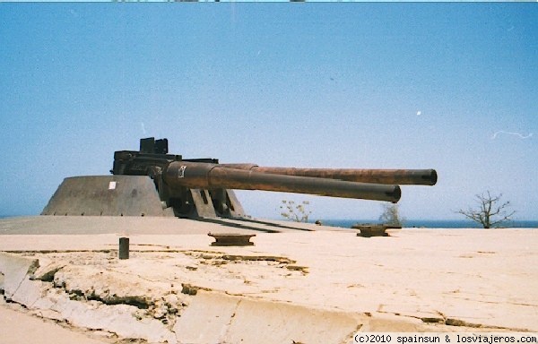 Cañones de la II Guerra Mundial
Los cañones de la II Guerra Mundial en Gore, dan una idea de la importancia de la isla como punto de control estratégico.
