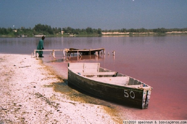 Lago Rosa - Senegal
El color del lago lo dan unas algas que viven en sus salinas aguas. Es una excursión fácil desde Dakar.
