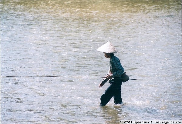 Pescador en el río Nam Tha
Pescando en el rio Nam Tha. Paciencia y movimientos suaves.
