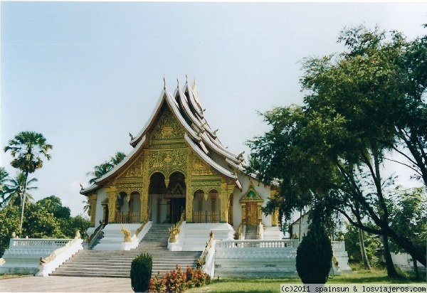 Palacio Real - Luang Prabang
Royal Palace Wat, el templo del palacio real. Luang Prabang fue capital de Laos en varias ocasiones y posee un extenso complejo real.
