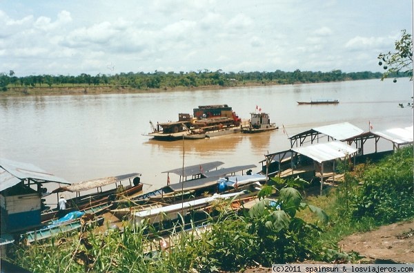Río Madre de Dios - Amazonas
El río Madre de Dios es un gran afluente del Amazonas. Esta vista esta tomada junto a Puerto Maldonado y se observa el trafico fluvial.
