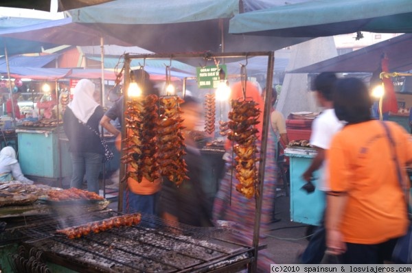 Mercado Nocturno en Kota Kinabalu - Borneo
Puestos de comida en el mercado nocturno de Kota Kinabalu - Sabah
