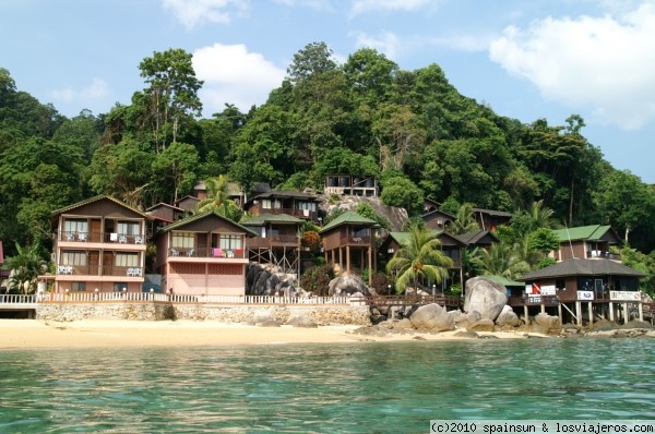 Isla de Tioman
Vista de la playas de isla de Tioman desde un barco de recreo. Tioman es un buen lugar para descansar, comer y bucear.
