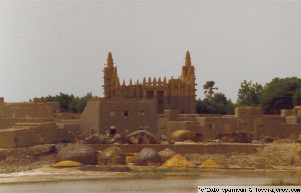 Ciudad de Mopti
Vista de la ciudad de Mopti, desde el río Níger.
