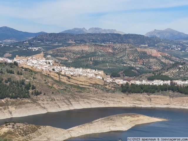 Iznájar, comarca de la Subbética, Córdoba
Fotogénico pueblo Iznájar en el marco de la Subbética y con su pantano justo debajo.
