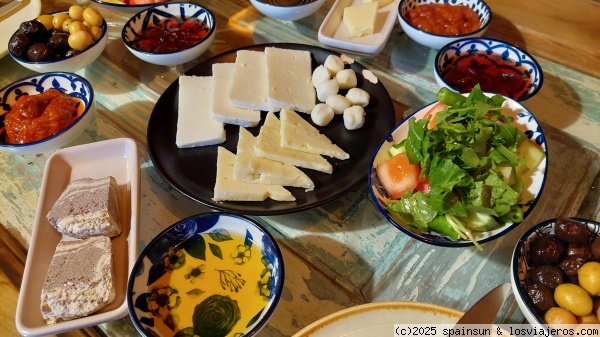 Desayuno Turco - Gastronomía de Turquia
Variado desayuno turco, con lo mejor de su tierra. Ayvalik
