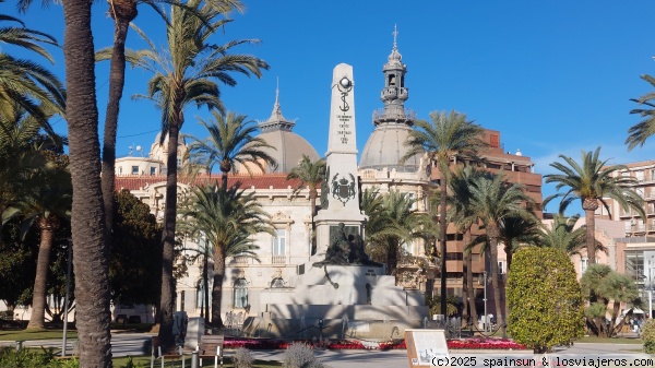 Monumento a los Héroes de Cavite - Cartagena, Murcia
Monumento a los soldados, sobre todo marineros, fallecidos en la batalla de Cavite (Filipinas) y Santiago de Cuba durante la guerra de 1998 frente a Estados Unidos.
