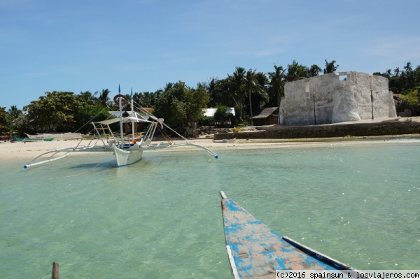 Isla de Pamilacan, Bohol
La bella isla de Pamilacan, en Bohol, a una hora en barco desde la playa de Alona. Ademas de una torre colonial, posee unos magníficos arrecifes.
