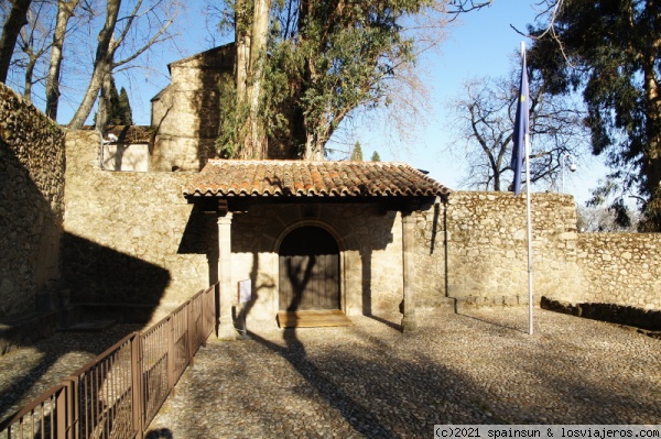 Monasterio de Yuste - Cuacos, Comarca de La Vera, Caceres
Monasterio donde se recluyó Carlos V en Cuacos de Yuste, Cáceres. Con vistas sobre la comarca de la Vera y al pie de Gredos.

