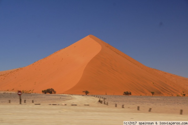 Duna 45 - Sesriem, Parque Nacional del Namib
Otra de la sdunas mas fotogénicas del desierto del Namib
