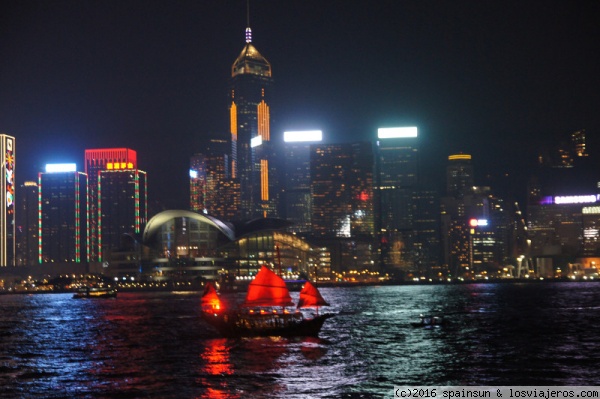 Iluminación Navideña en Hong Kong
Espectaculo del luz e iluminación navideña en los edificios de la bahia de Hong Kong
