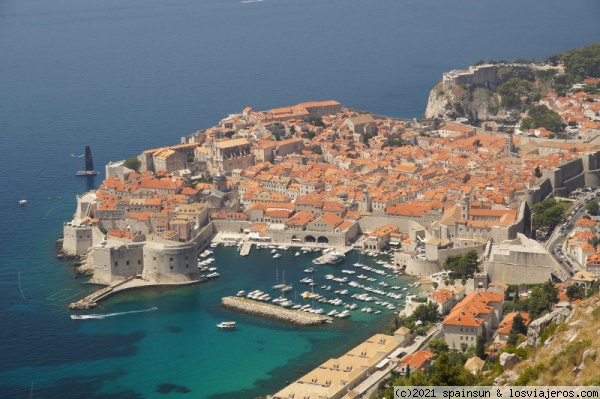 Dubrovnik vista desde los miradores
La ciudad vieja  de Dubrovnik vista desde los miradores que suben al fuerte imperial
