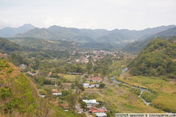 Boquete visto desde un mirador
Boquete, al pie del volcán Barú, es uno de los destinos de montaña mas famosos de Panamá. Un bello valle leno de cafetales y plataneras y rodeado de selva.
