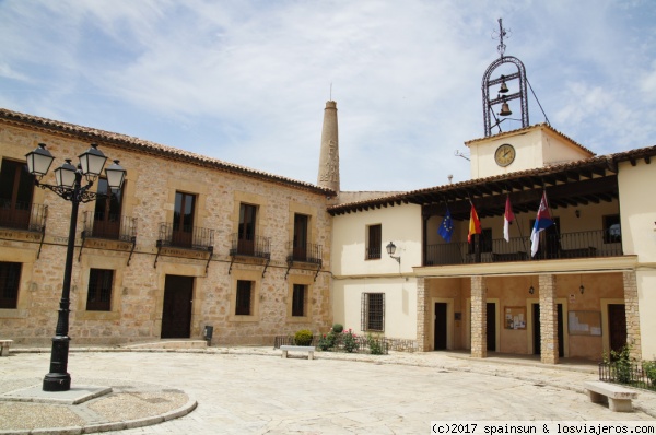 Plaza Mayor de Beteta, Serranía de Cuenca
Plaza mayor, ayuntamiento y escuelas de la villa de Beteta
