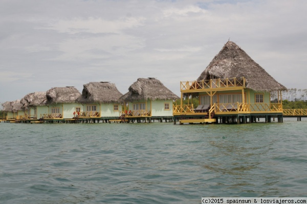 Punta Caracol - Isla Colón
Punta Caracol es un complejo hotelero de lujo al oeste de Isla Colón y situado en una zona de manglares y corales. Es tambien un buen sitio de snorkel.
