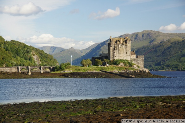 Castillo de Eilean Donan - Highlands, Escocia
El cinematográfico castillo de Eilean Donan en las Highlands.
