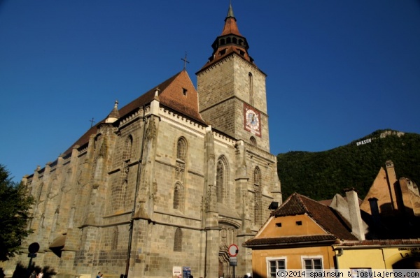 Iglesia Negra de Brasov (Biserica Neagră)
La iglesia mas famosa de Brasov es la Biserica Neagră. Por desgracia no puede visitarla porque cerraron unos minutos antes de que llegase.
